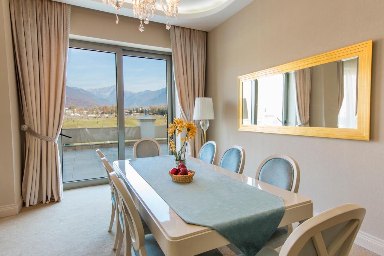 Gabala Garden Hotel Εξωτερικό φωτογραφία A dining room