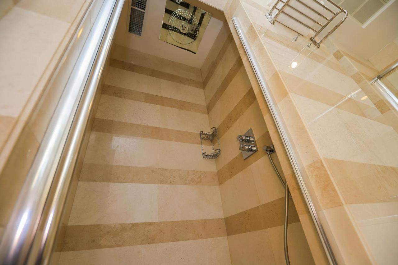 Gabala Garden Hotel Εξωτερικό φωτογραφία A shower